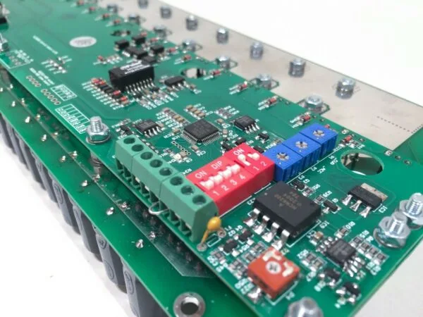 Crocodile HL200200 [100V, 500A ver] - Image 3